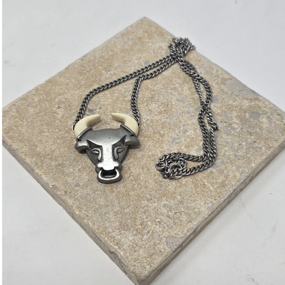 Vtg Avon bull head pewter pendant necklace 1978 rodeo ranch rugged frontier wild